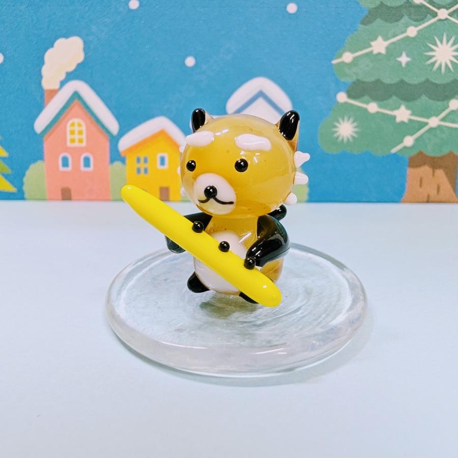 ガラス細工 レッサーパンダとフルート（台付） ミニチュア 置物 : きた
