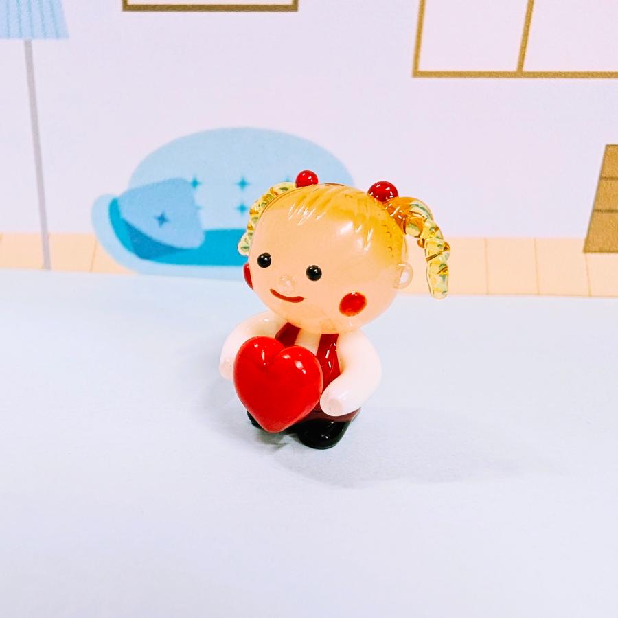 ガラス細工 女の子とハート ミニチュア 置物 バレンタインデー : きた