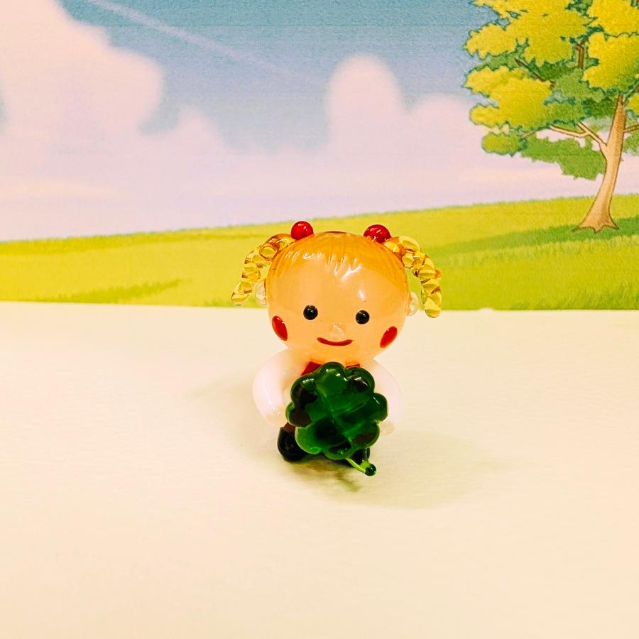 ガラス細工 女の子とよつば ミニチュア 置物 : きたのガラス工芸