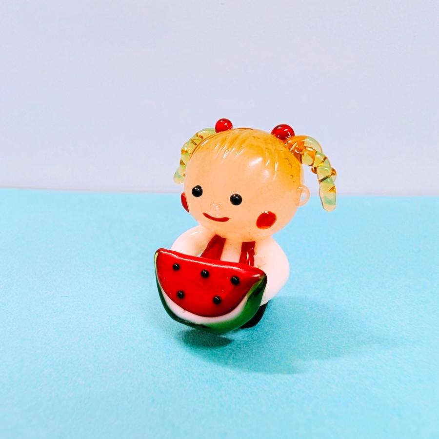 ガラス細工 女の子とスイカ ミニチュア 置物 西瓜 : きたのガラス工芸