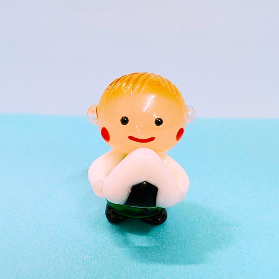 ガラス細工 男の子とおにぎり ミニチュア 置物 : きたのガラス工芸