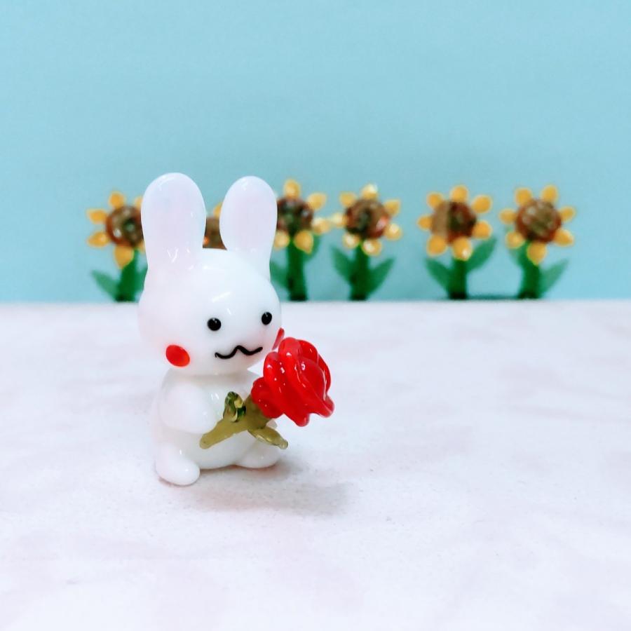 Sale 71 Off ガラス細工 ウサギとカーネーション ミニチュア 雑貨 置物 小物 兎 花 母の日 Heartlandgolfpark Com