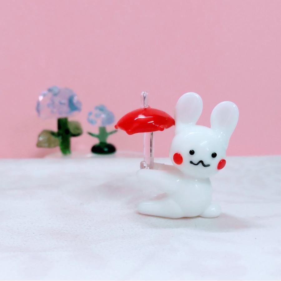 ガラス細工 ウサギと傘 ミニチュア 雑貨 置物 小物 兎 雨 : きたの