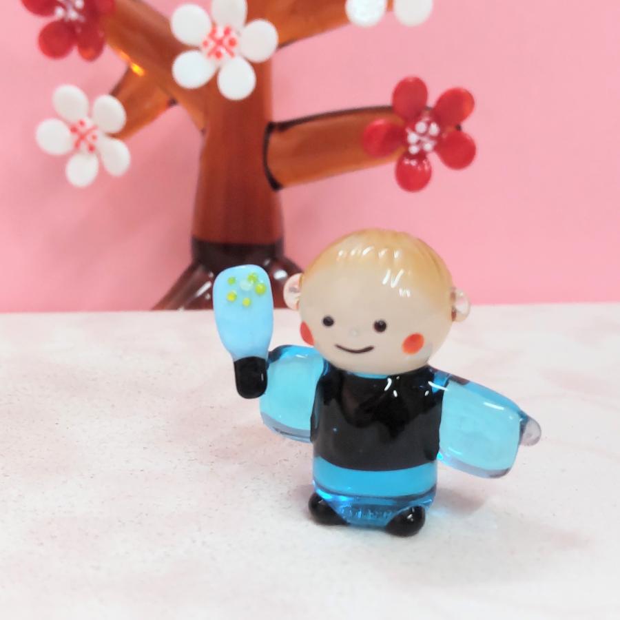 ガラス細工 男の子と羽子板 ミニチュア 雑貨 置物 小物 お正月 : きた