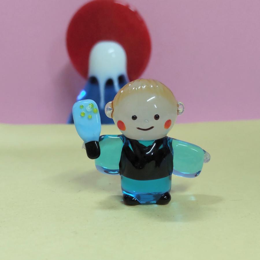ガラス細工 男の子と羽子板 ミニチュア 雑貨 置物 小物 お正月 : きた