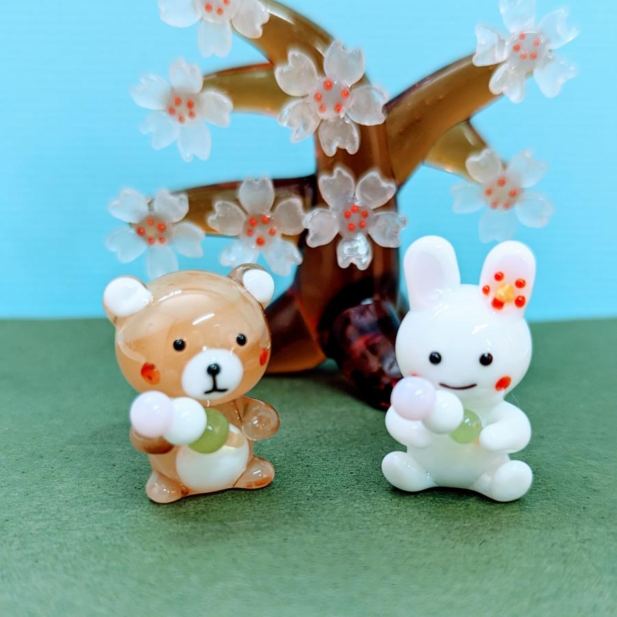 ガラス細工 ウサギと3色団子 ミニチュア 雑貨 置物 小物 兎 : きたの