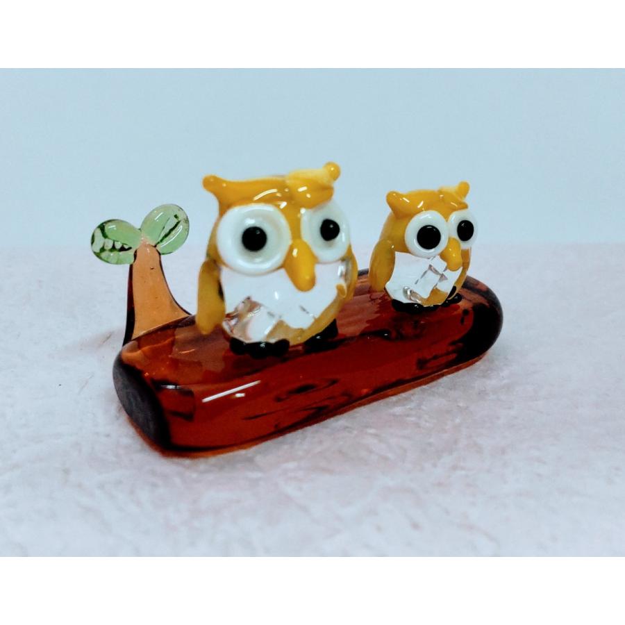 ガラス製フクロウ2個 ガラス細工 ふくろう切り株ペア（ピンク） ミニチュア 雑貨 置物 小物