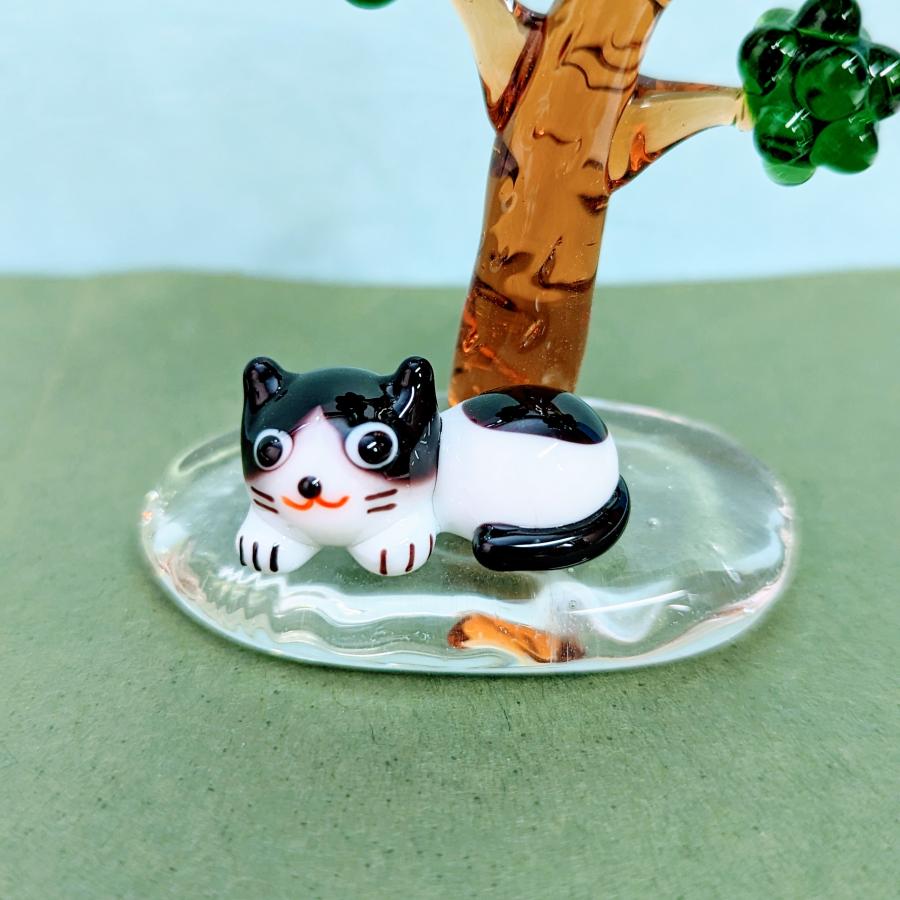 ガラス細工 ハチワレネコ 横向き ミニチュア 置物 雑貨 猫 小物 動物