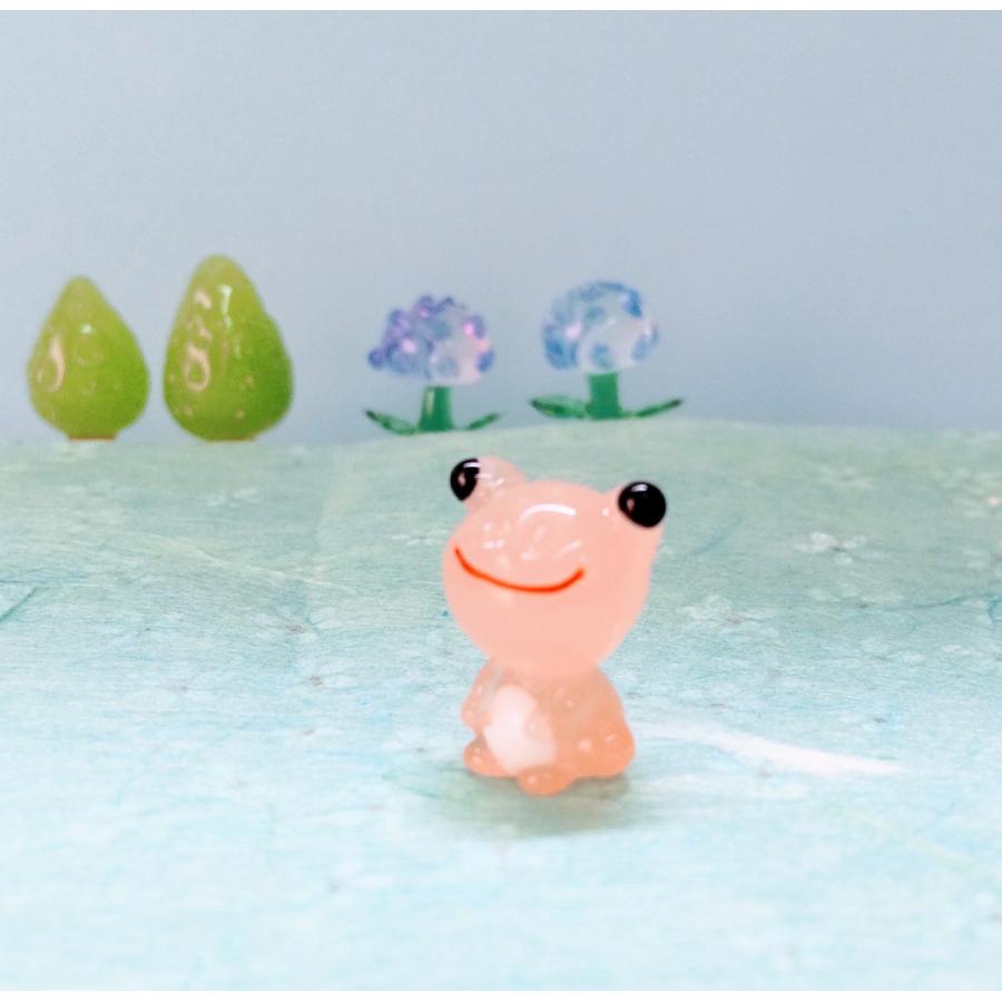 ガラス細工 カエル お座り（S) ピンク ミニチュア 置物 雑貨 蛙 小物
