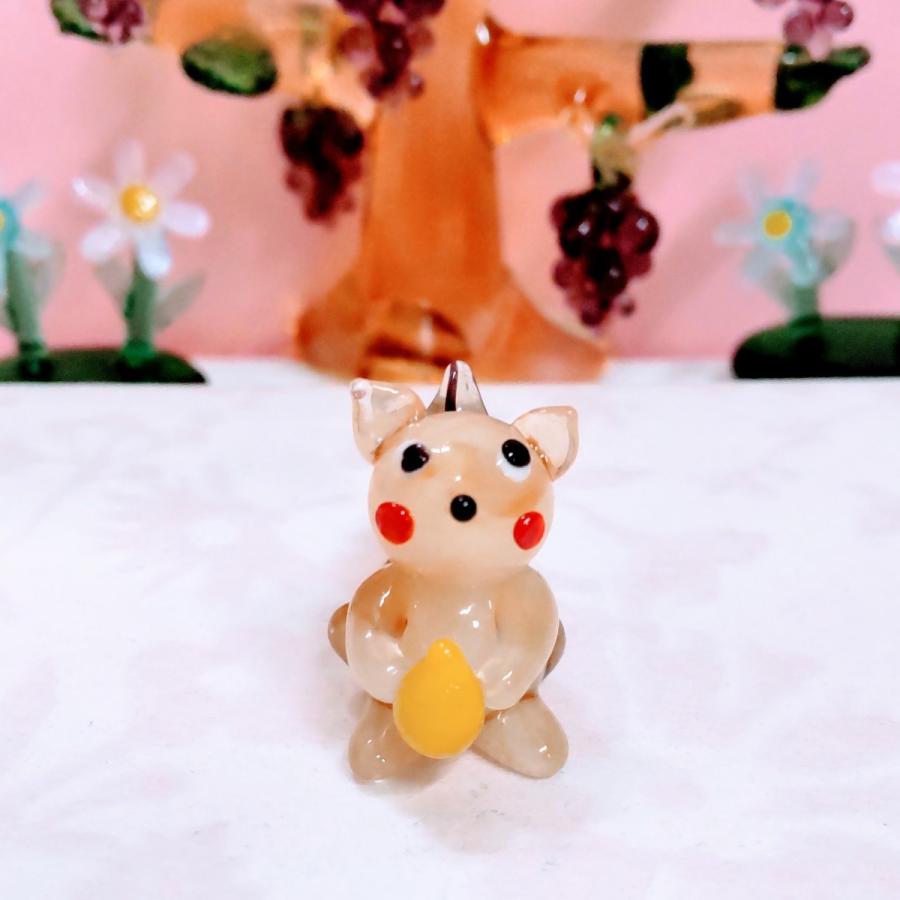 * vintage ornament ୨୧ * ミルク色ガラスの 素敵なリスさん ガラス細工 リス（M) ミニチュア 置物 雑貨 小物 : きたのガラス工芸