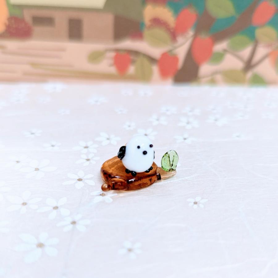 ガラス細工 切り株とシマエナガ（ミニミニ）黒 ミニチュア 雑貨 置物