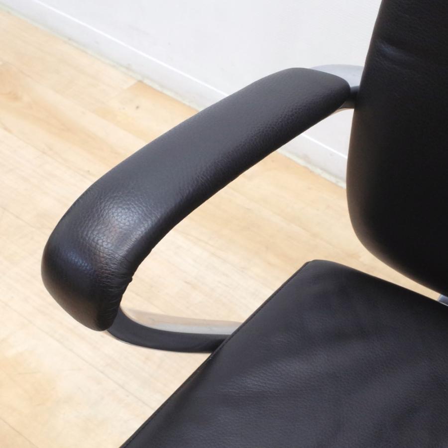 中古オフィスチェア（イトーキ プレクサスチェア ハイバック 皮革張 ） 肘付 ブラック KWE-655LE-Z9T1 ITOKI プレクサス KWE-655LE-Z9T1 肘付きオフィスチェア 黒