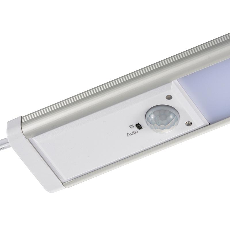 照明　LED照明器具    省エネ  エコスリム   オーム　センサー式　LEDエコスリム   薄型1.4cm  長さ602mm  昼光色  900lm｜bic-shop｜02