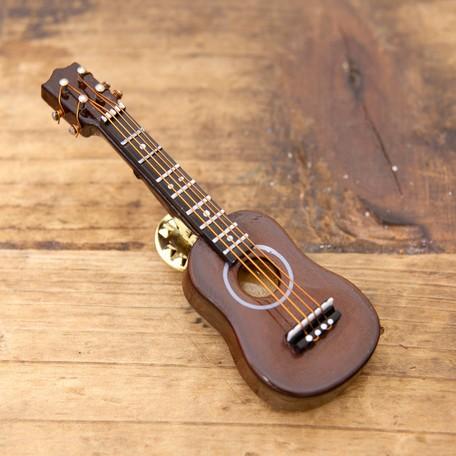 ブローチ ピンブローチ ピンバッチ ミニチュアバンド ピンバッジ ウクレレ 送料無料 Pu 7cm C Bic Shop 通販 Yahoo ショッピング