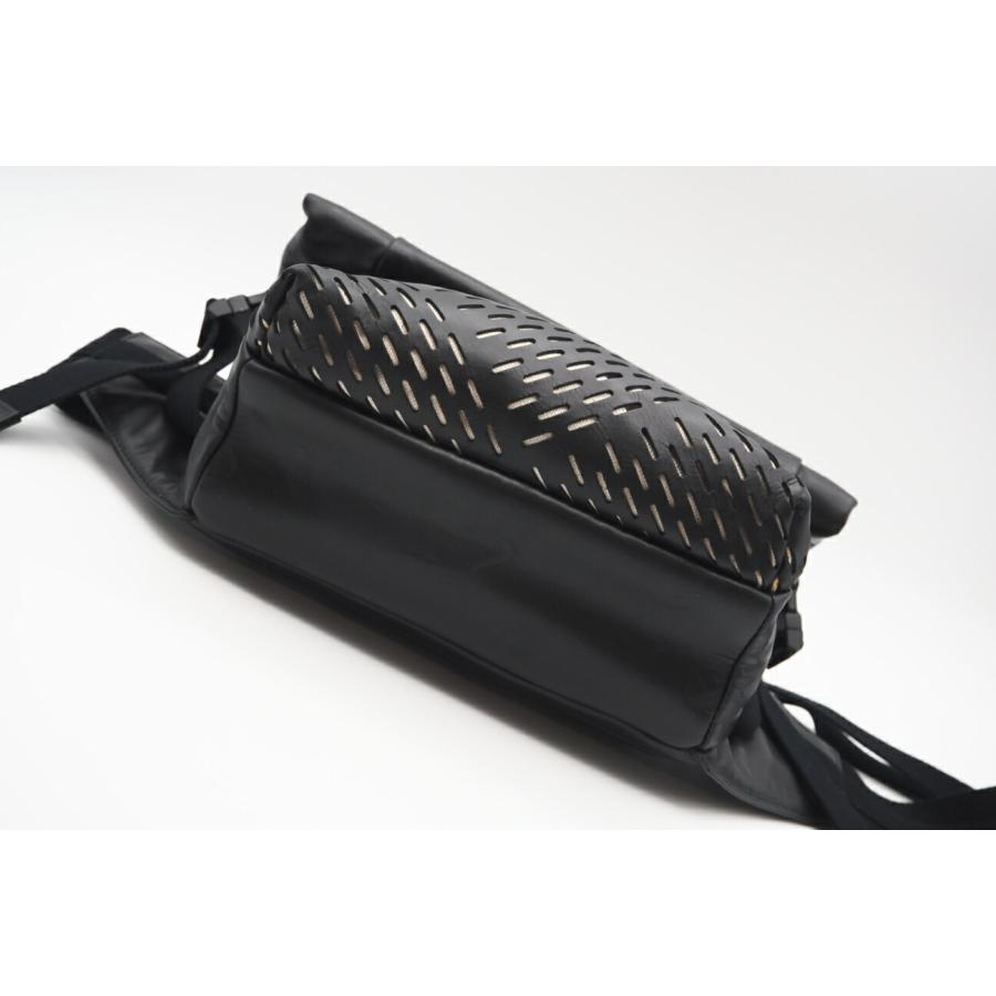 ★3日以内返品可★ BOTTEGAVENETA ボッテガヴェネタ レザー パーフォレイテッド ボディバッグ 578540