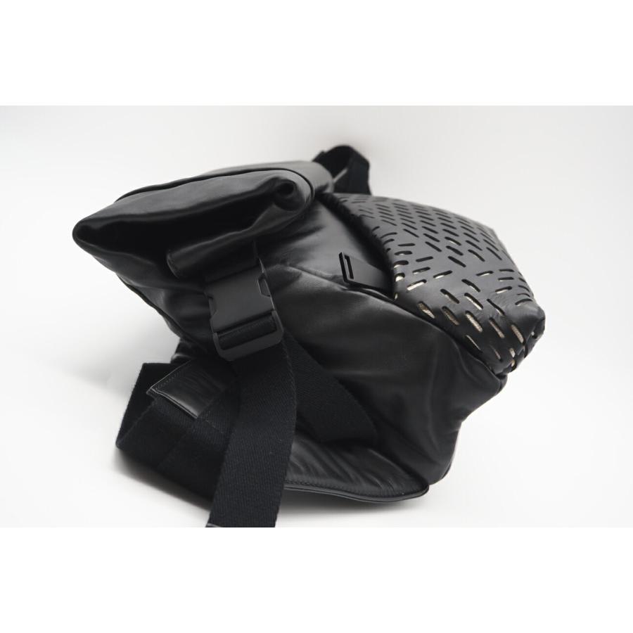 ★3日以内返品可★ BOTTEGAVENETA ボッテガヴェネタ レザー パーフォレイテッド ボディバッグ 578540