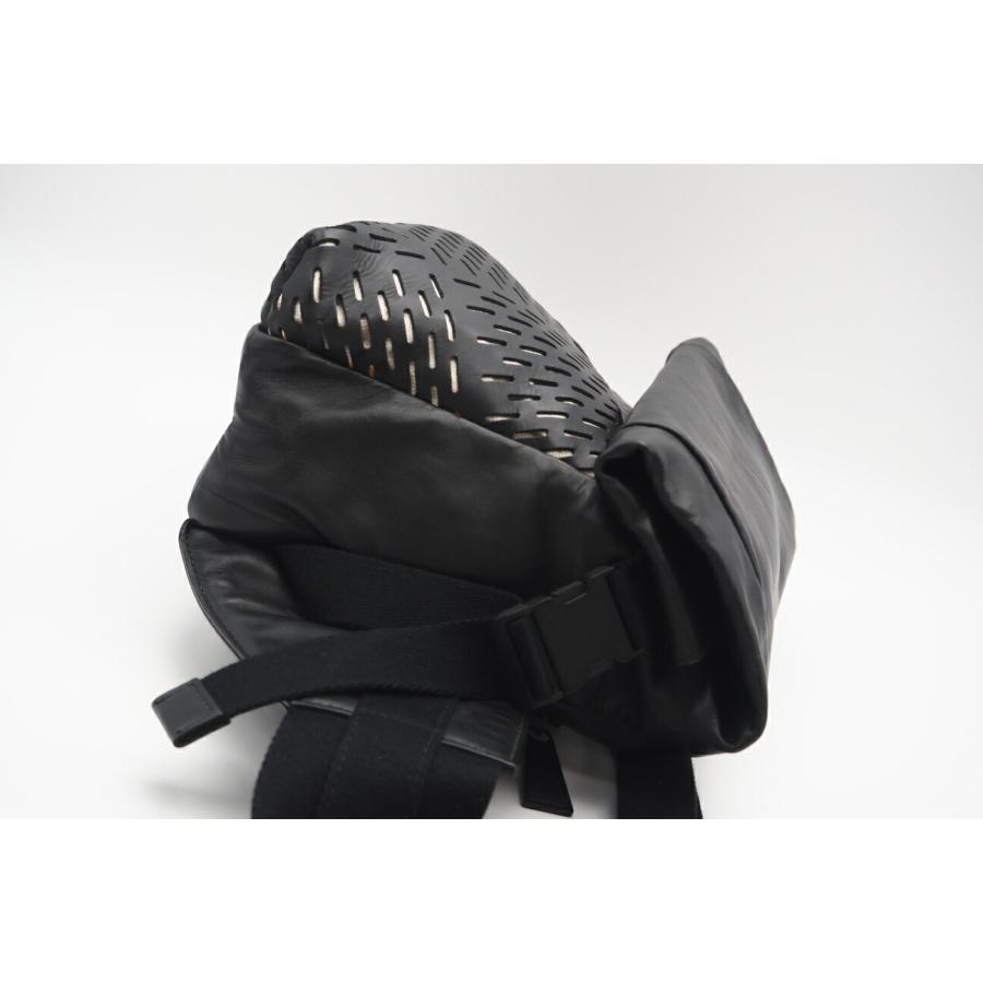 ★3日以内返品可★ BOTTEGAVENETA ボッテガヴェネタ レザー パーフォレイテッド ボディバッグ 578540