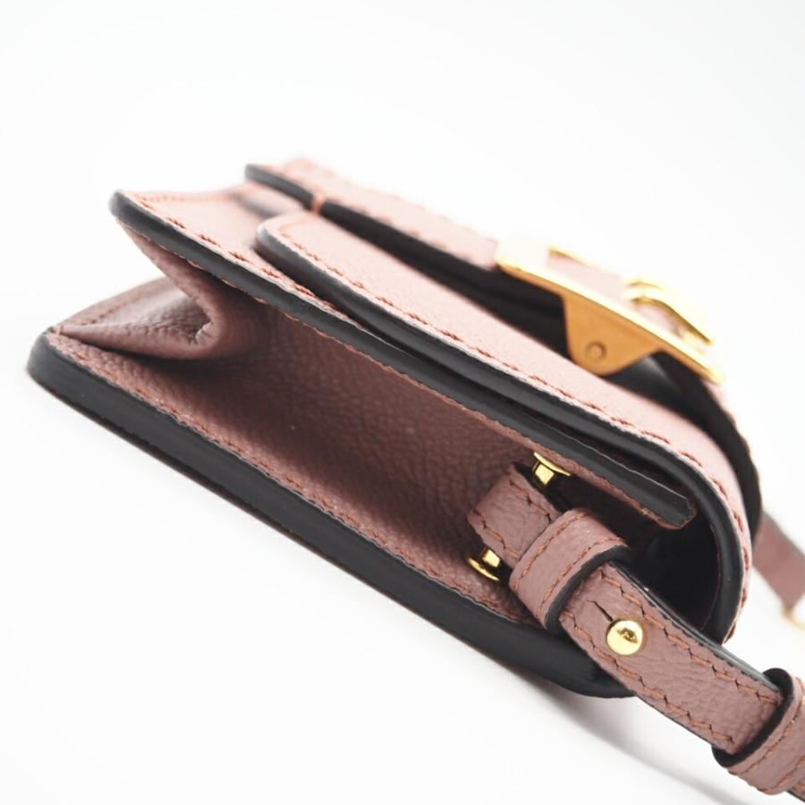 BURBERRY（バーバリー） ☆3日以内返品可☆ 美品 レザー バックル