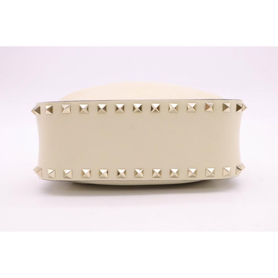 shuka⭐︎様　ヴァレンティノ　ロックスタッズ　スモールバケット VALENTINO - ロックスタッズ・バケットバッグ / 2way / ベージュ