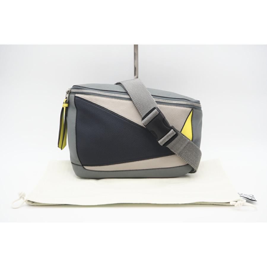 ★3日以内返品可★ 極美品 LOEWE ロエベ カーフスキン PUZZLE ボディバッグ 306.50.T57 ボディバッグ | LOEWE