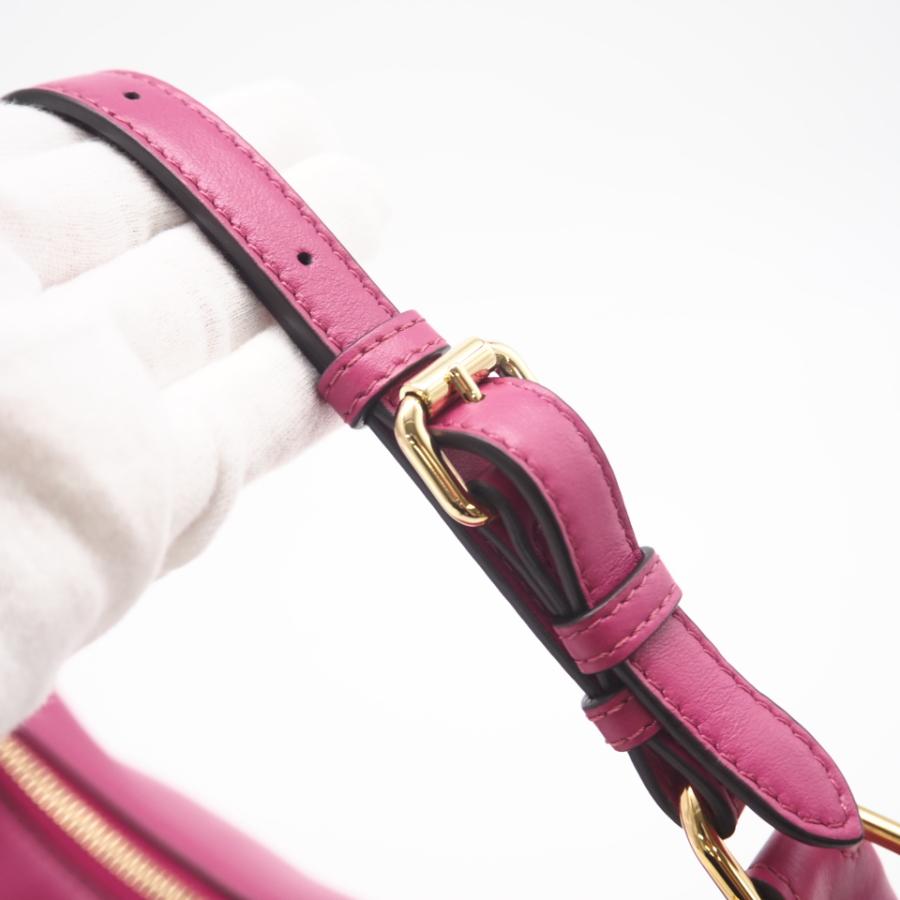 FENDI（フェンディ） ☆3日以内返品可☆ 美品 レザー フェンディ