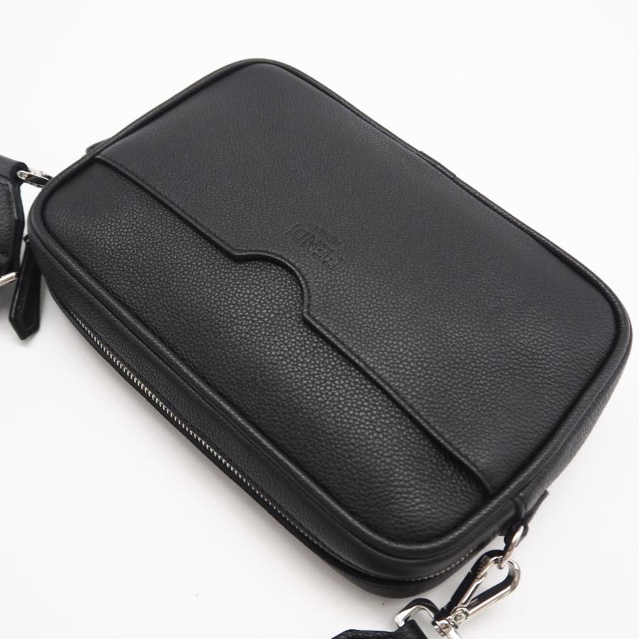 【希少】FENDI ローマ ショルダーバッグ カメラバッグ ブラック FENDI（フェンディ） ☆3日以内返品可☆ 美品 FENDI ROMA カメラケース