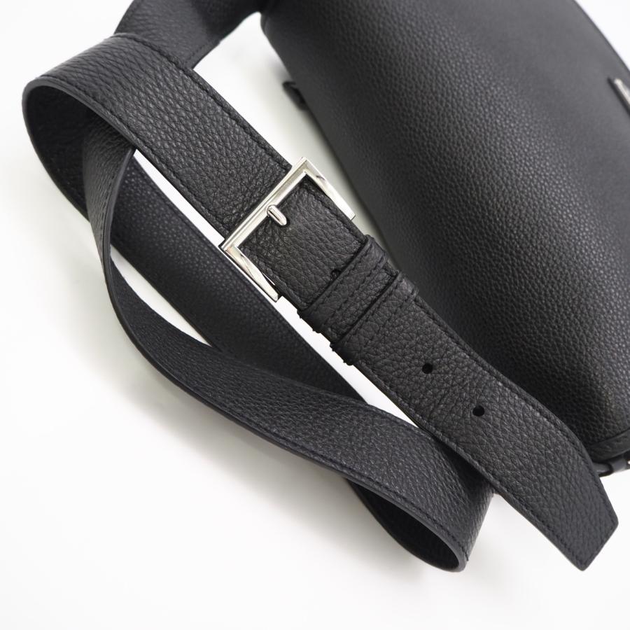 PRADA（プラダ） ☆3日以内返品可☆ 美品 レザー トライアングルロゴ