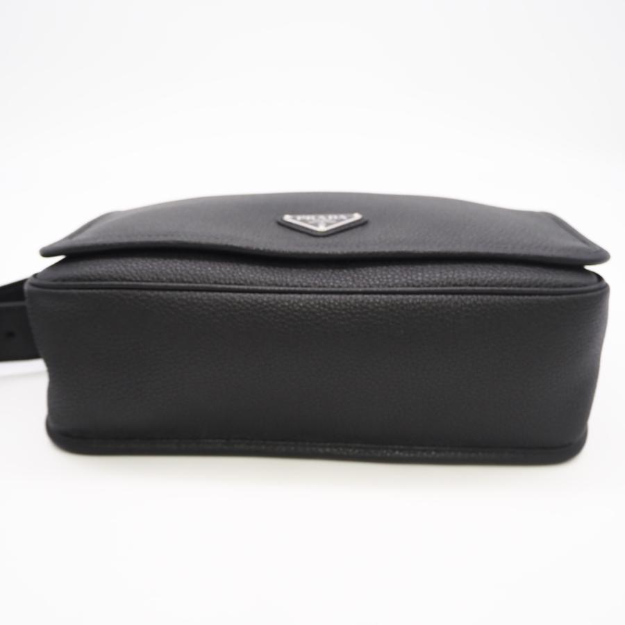 PRADA（プラダ） ☆3日以内返品可☆ 美品 レザー トライアングルロゴ