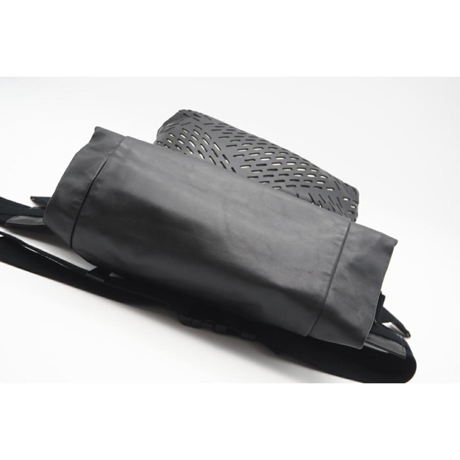 ★３日以内返品可★ BOTTEGA VENETA ボッテガ ヴェネタ 578540 パーフォレイテッド レザー ブラック ボディバッグ ☆3日以内返品可☆ BOTTEGA VENETA ボッテガ ヴェネタ 578540 パー