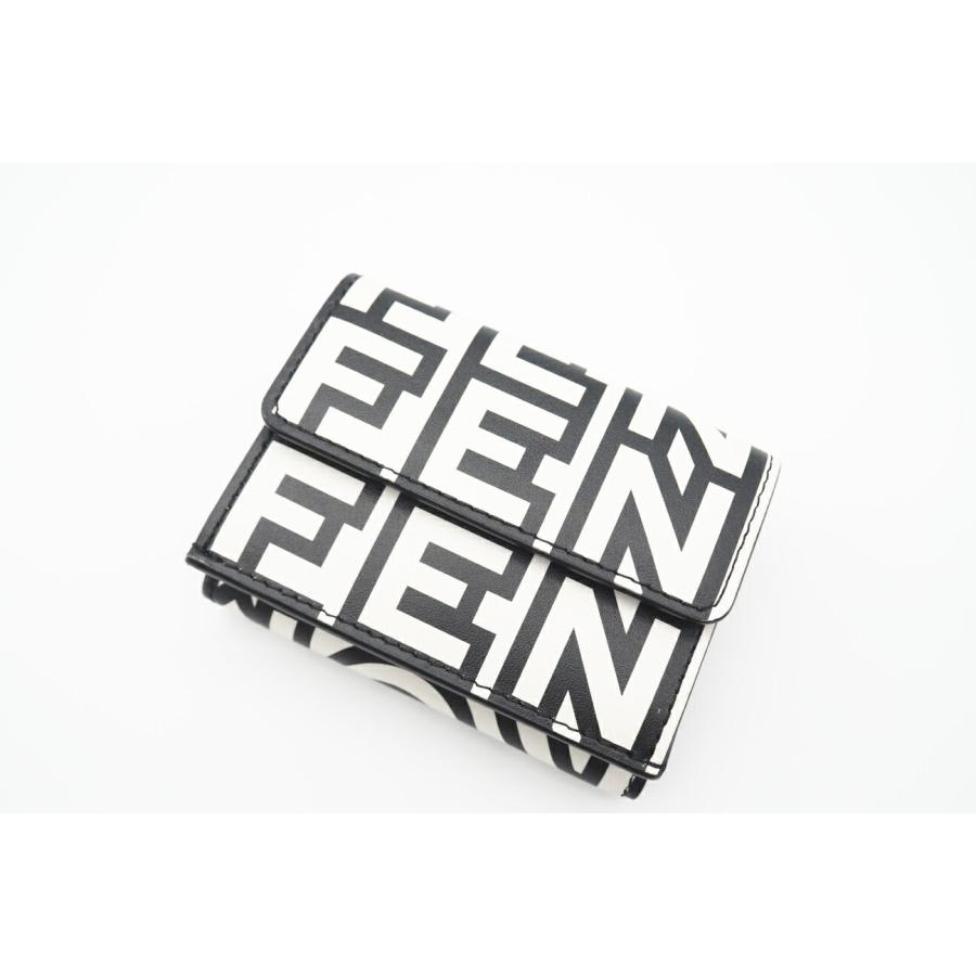 ☆安心の3大保証☆ ABランク ≪FENDI フェンディ/三つ折り財布≫ 8M0395 FENDI ローマ マーク ジェイコブス コンパクトウォレット ブラック ホワイト FENDI（フェンディ） ☆安心の3大保証☆ ABランク ≪FENDI フェンディ