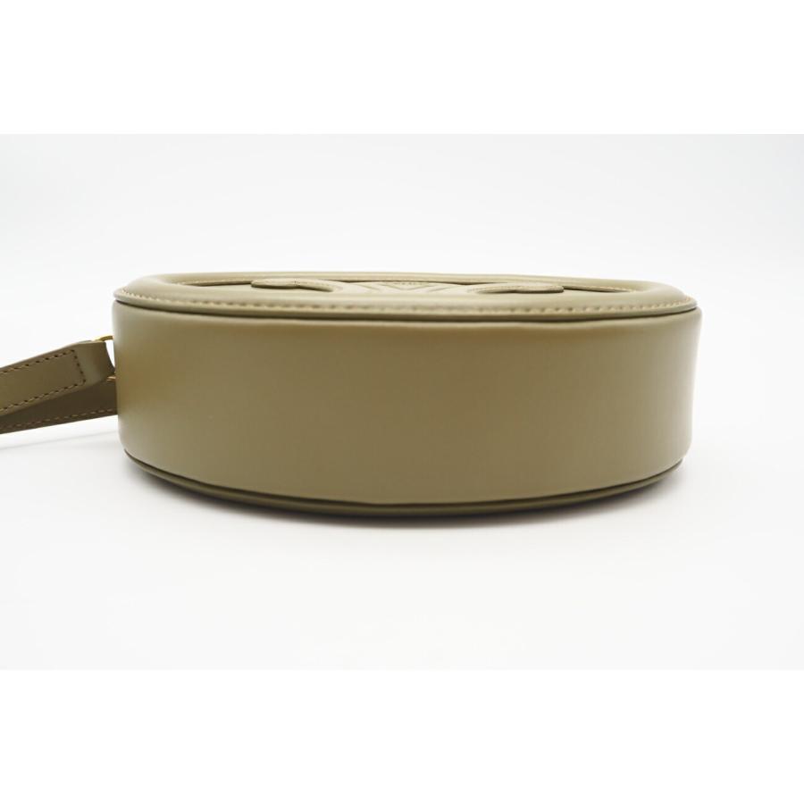 ☆安心の3大保証☆ Aランク ≪CELINE セリーヌ/ショルダーバッグ≫ 10I703DPQ トリオンフ オーバルパース キュイル  レザー カーキ 極美品 送料無料 ☆安心の3大保証☆ Aランク ≪CELINE セリーヌ/ショルダーバッグ