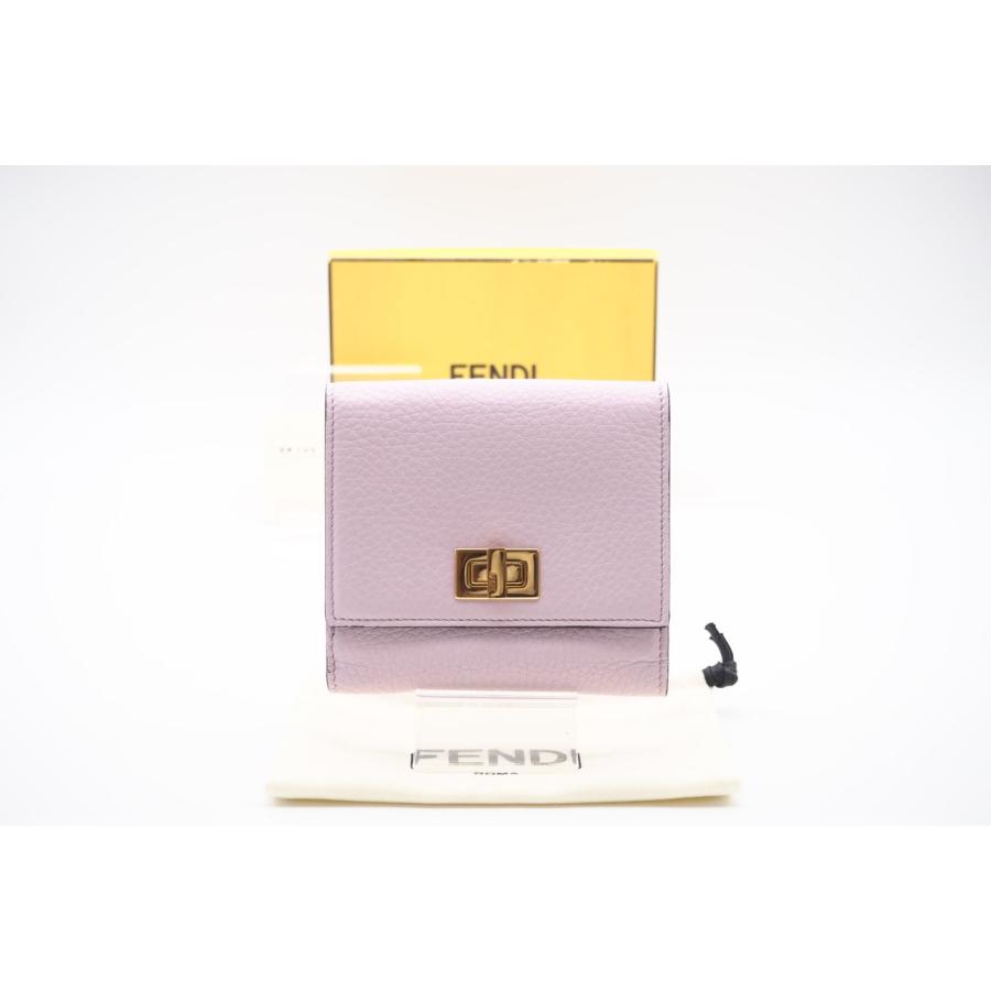 【極美品】フェンディ ピーカブー セレリア ターンロック ピンク 二つ折り財布 FENDI（フェンディ） ☆安心の3大保証☆ Aランク ≪FENDI フェンディ