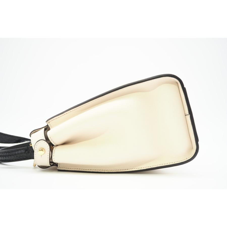 ★３日以内返品可★ FENDI フェンディ 8BN290 ピーカブー レギュラー パイソン レザー クリーム ブラック 2WAYバッグ 美品 FENDI（フェンディ） ☆3日以内返品可☆ 8BN290 ピーカブー