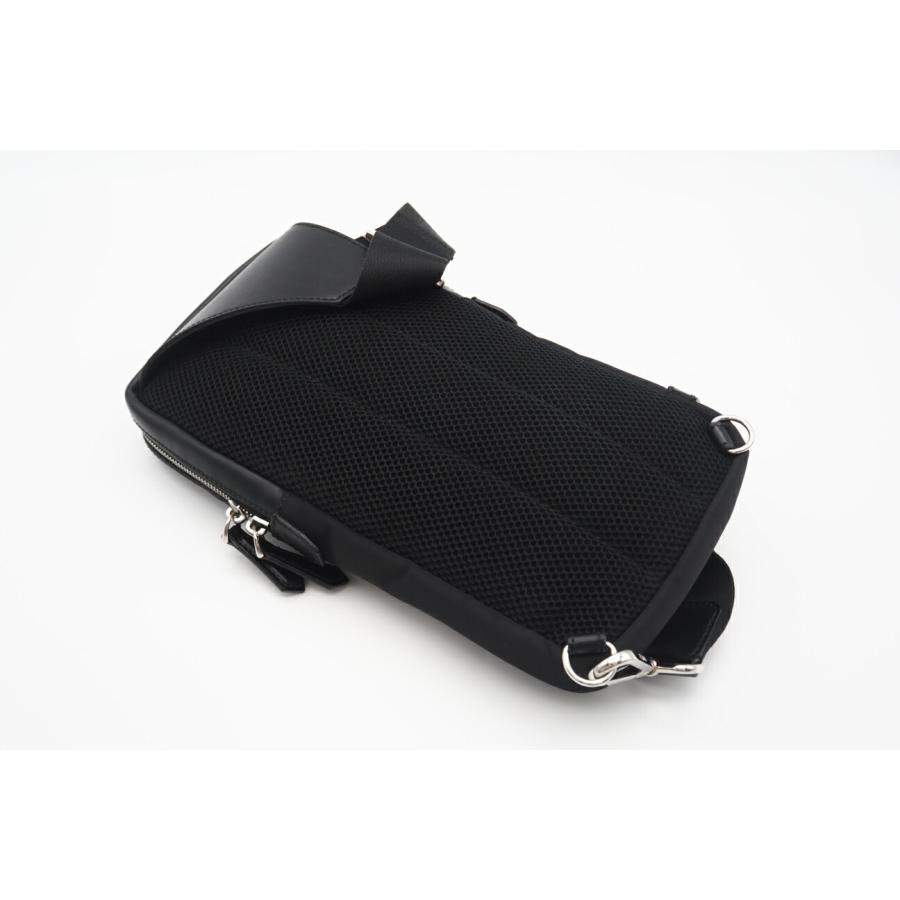 ☆安心の3大保証☆ Bランク ≪FENDI フェンディ/ボディバッグ≫ 7VZ033