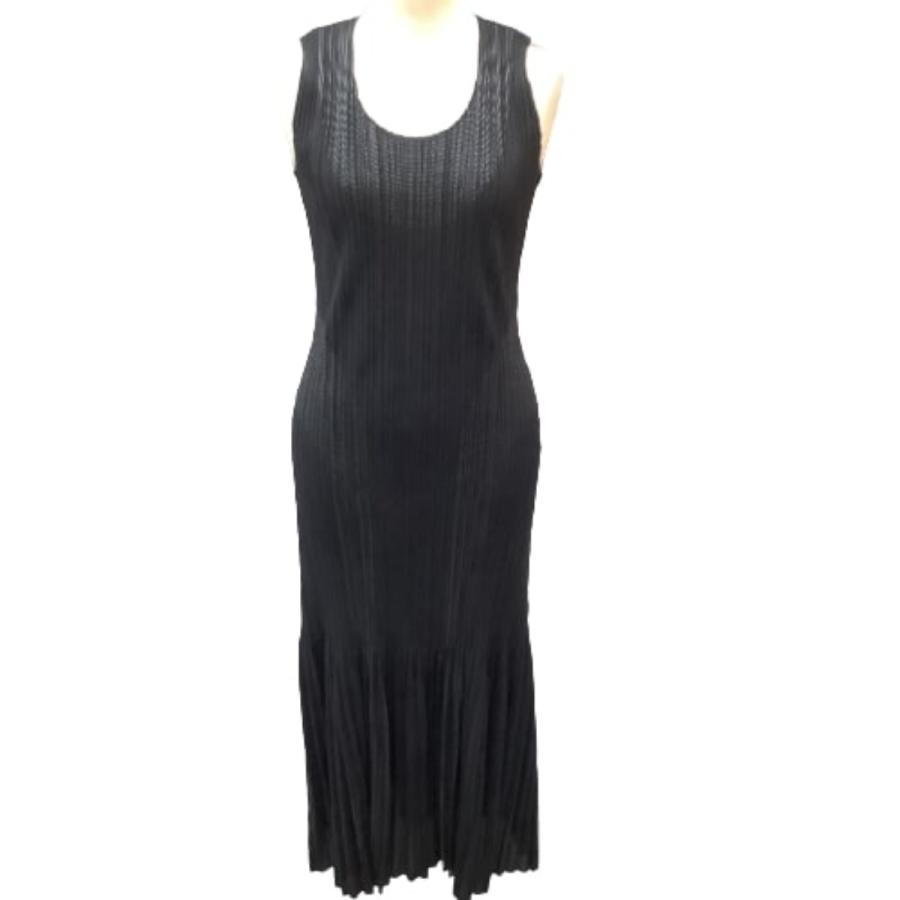 ISSEY MIYAKE（イッセイミヤケ） ♪♪ PLEATS PLEASE ノースリーブ
