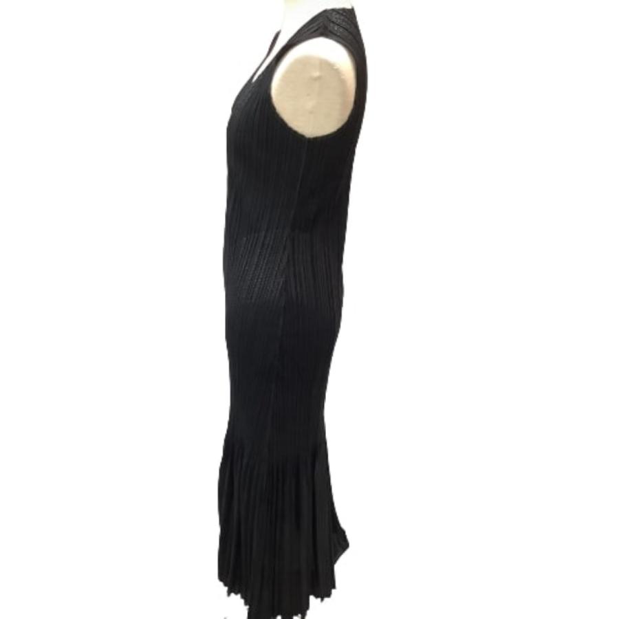 ISSEY MIYAKE（イッセイミヤケ） ♪♪ PLEATS PLEASE ノースリーブ