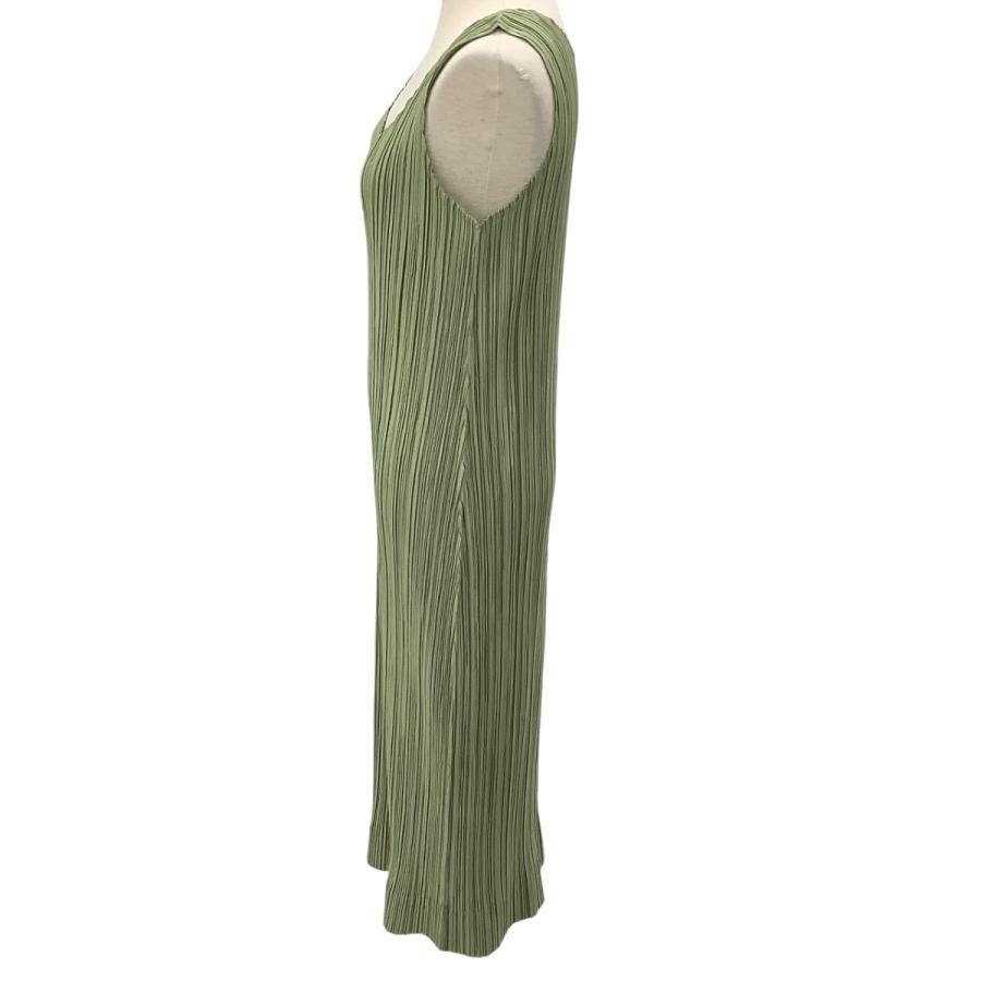 ISSEY MIYAKE（イッセイミヤケ） PLEATS PLEASE ノースリーブ