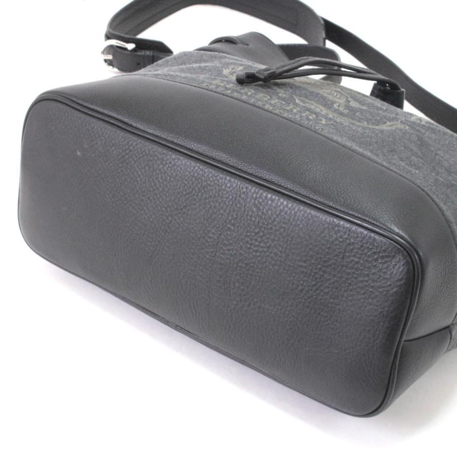 BURBERRY（バーバリー） ショルダーバッグ 巾着型風 ブラック×グレー
