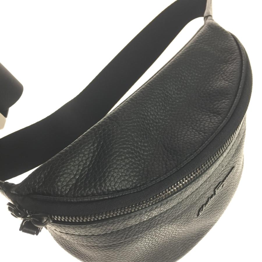 Salvatore Ferragamo サルヴァトーレフェラガモ ウエストバッグ GG-24A128 ブラック Salvatore Ferragamo サルヴァトーレフェラガモ ウエストバッグ GG