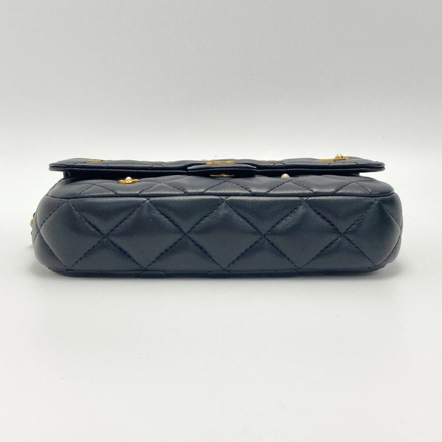 CHANEL（シャネル） マトラッセ フラップ フォンケース AP2096
