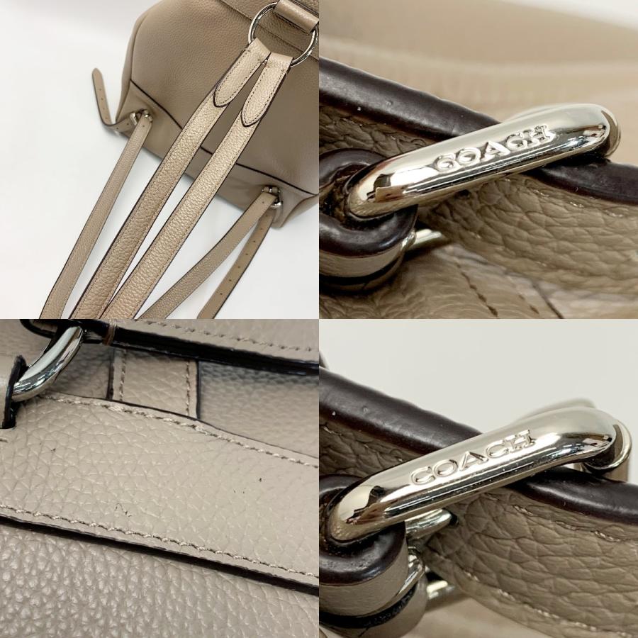 美品 COACH ハンドバッグ 三層 チャーム付 ロゴ金具 レザー グレージュ COACH（コーチ） レザー 37582 グレージュ バッグ リュック レディース