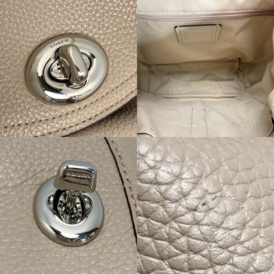 美品 COACH ハンドバッグ 三層 チャーム付 ロゴ金具 レザー グレージュ COACH（コーチ） レザー 37582 グレージュ バッグ リュック レディース