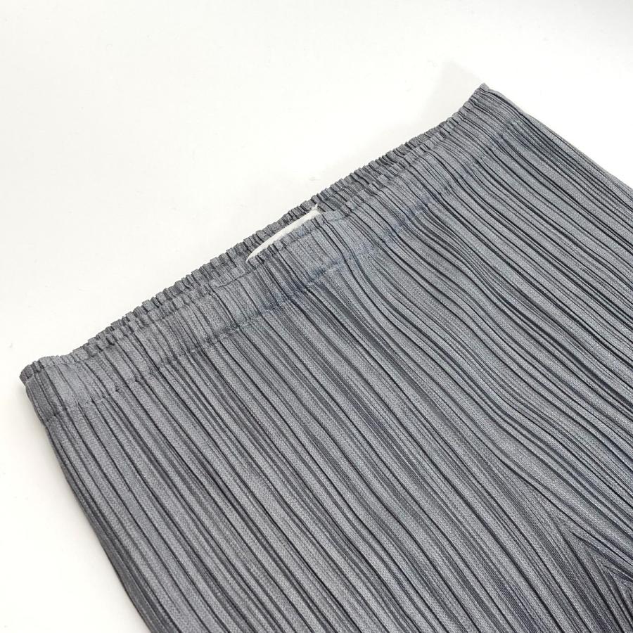 ISSEY MIYAKE（イッセイミヤケ） PLEATS PLEASE プリーツ パンツ