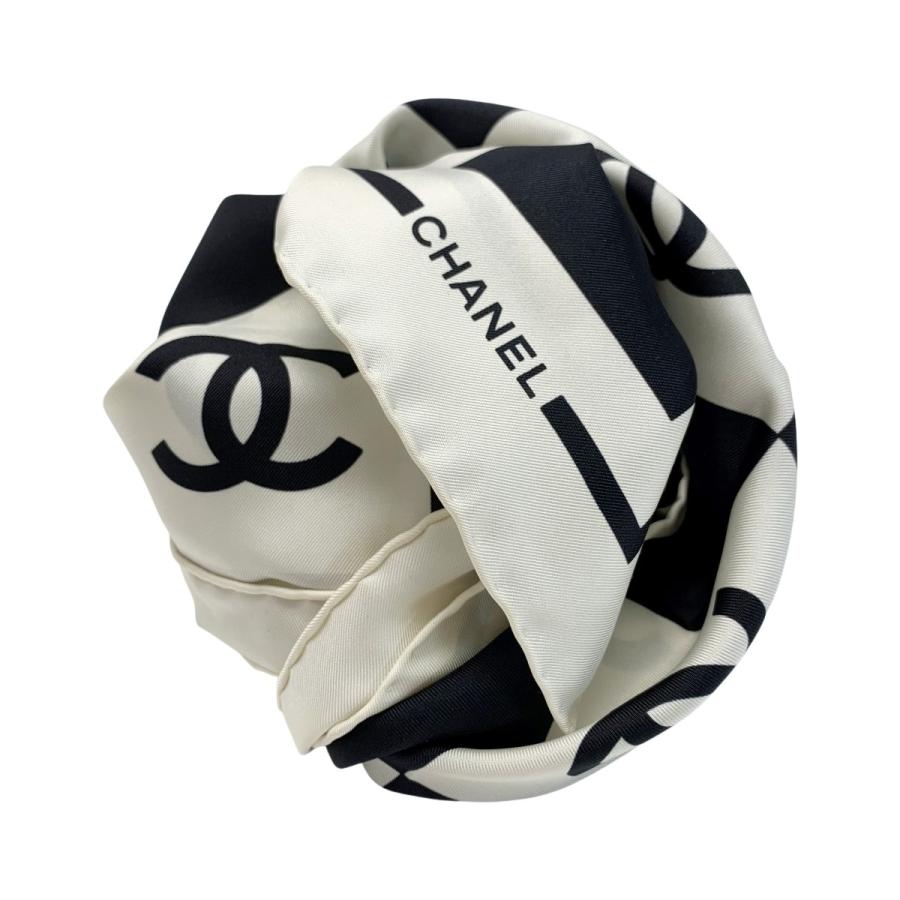 最新新品タグ付CHANELスカーフ大判90×90 ホワイト 最新新品タグ付CHANELスカーフ大判90×90 ホワイト