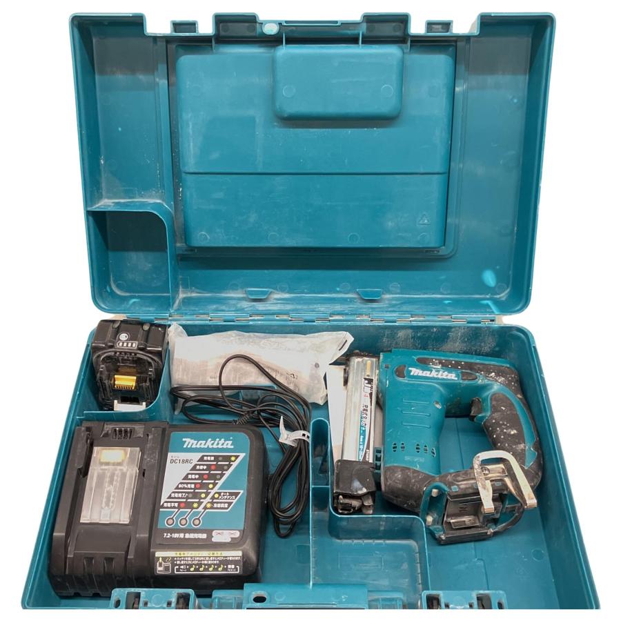 充電式タッカ お値下げ可能!!!コメントください！ △△ MAKITA マキタ 充電式タッカ 14.4v 充電器・充電池1個付 ケース割