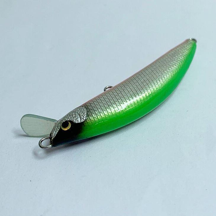 ★★ MOJO handmadewaorks ルアー 約2.0ｇ 約5cm グリーン系 x オレンジ系 目立った傷や汚れなしの画像