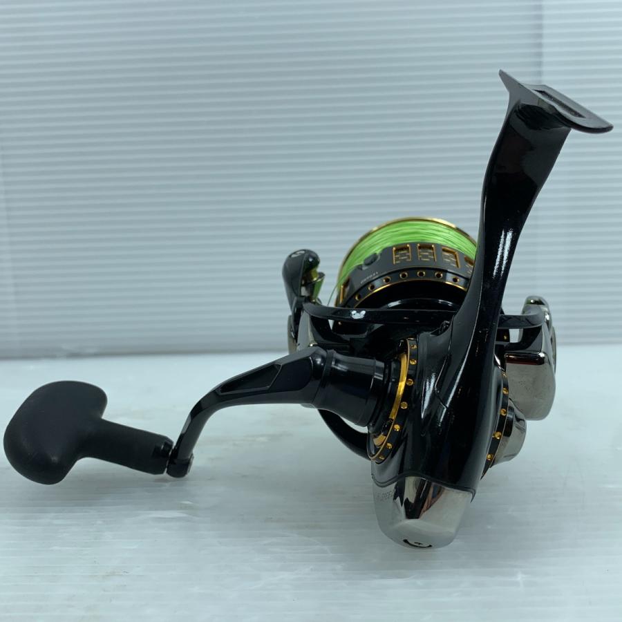 ττ DAIWA ダイワ スピニングリール 17モアザン 3012H 傷や汚れ ττ DAIWA ダイワ スピニングリール 17モアザン 3012H 傷や汚れ