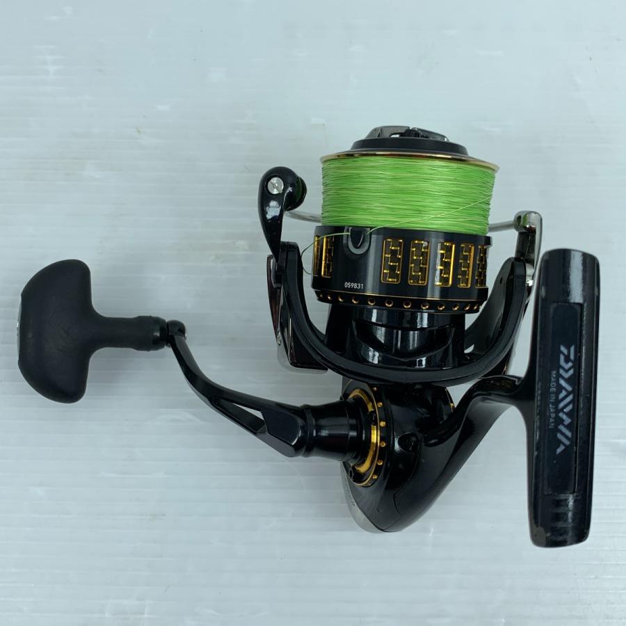 ττ DAIWA ダイワ スピニングリール 17モアザン 3012H 傷や汚れ ττ DAIWA ダイワ スピニングリール 17モアザン 3012H 傷や汚れ