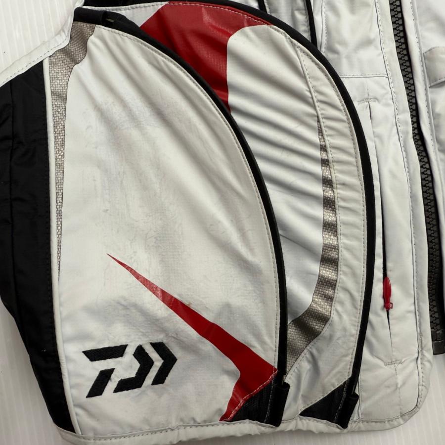 σσ DAIWA ダイワ フィッシングベスト SIZE XL ホワイト DV-1021 やや傷