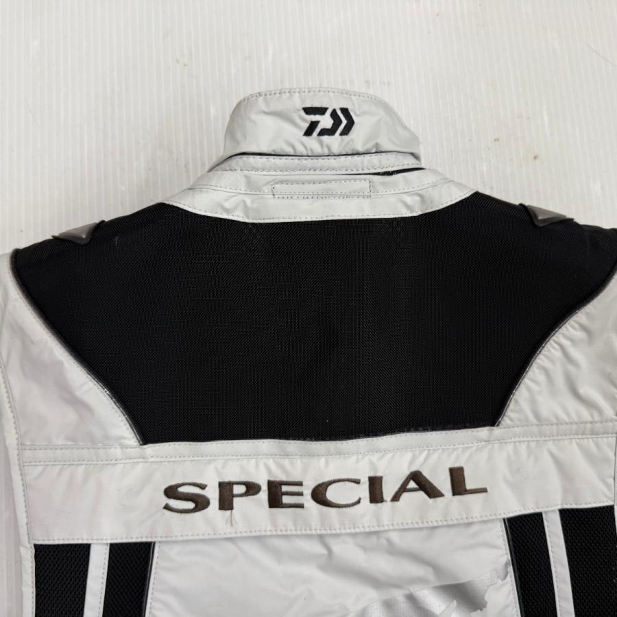 σσ DAIWA ダイワ フィッシングベスト SIZE XL ホワイト DV-1021 やや傷